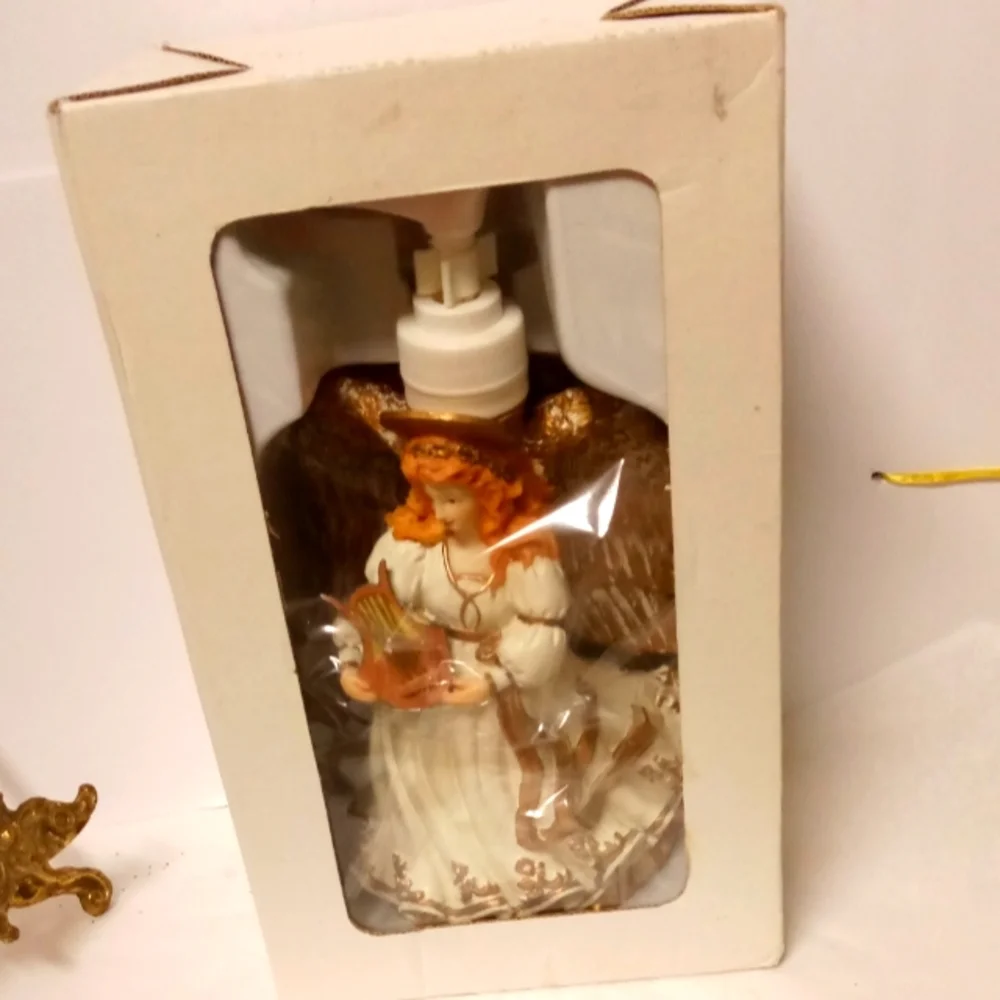 Angel Cherub Lotion Dispenser  Holiday Angel  NIB 9